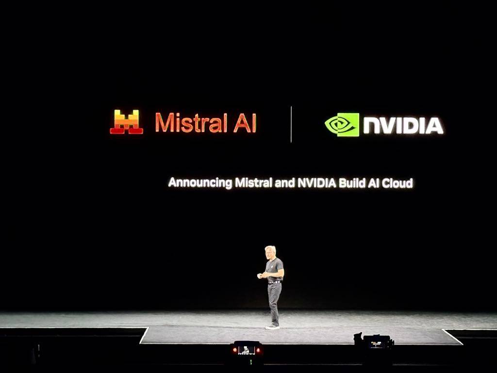 Jensen Huang, le patron de Nvidia, sur la scène du Dôme de Paris à l'occasion de VivaTech.
