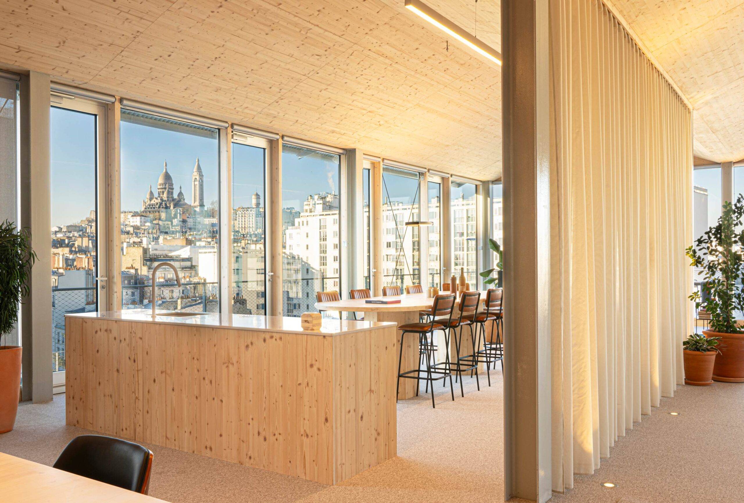 Aperçu des nouveaux locaux de Mistral AI, à deux pas de Montmatre, à Paris.